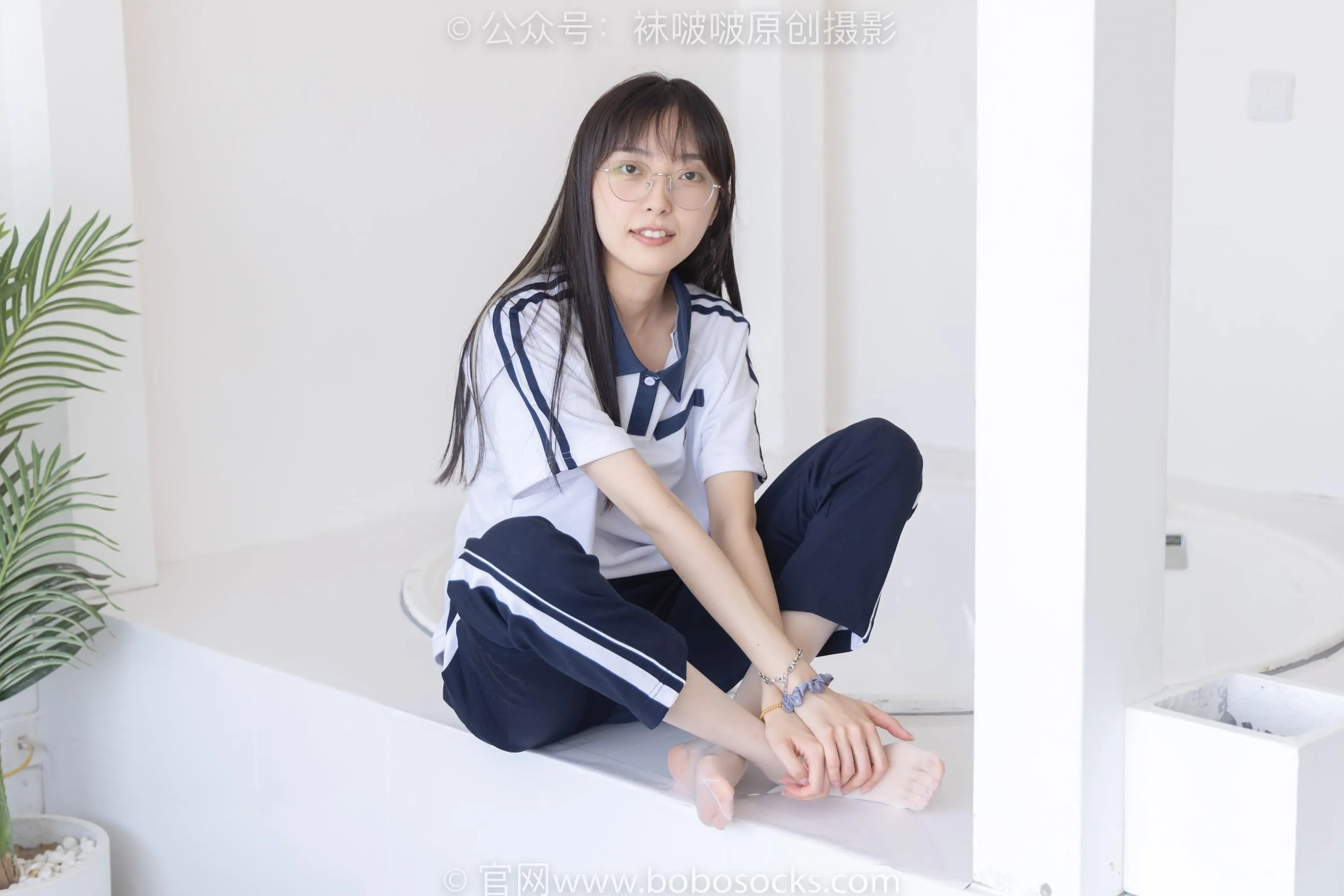 [BoBoSocks袜啵啵]NO.207 稚予-aj板鞋、白棉袜、油亮白丝、校服裤里丝[23] [53P]插图